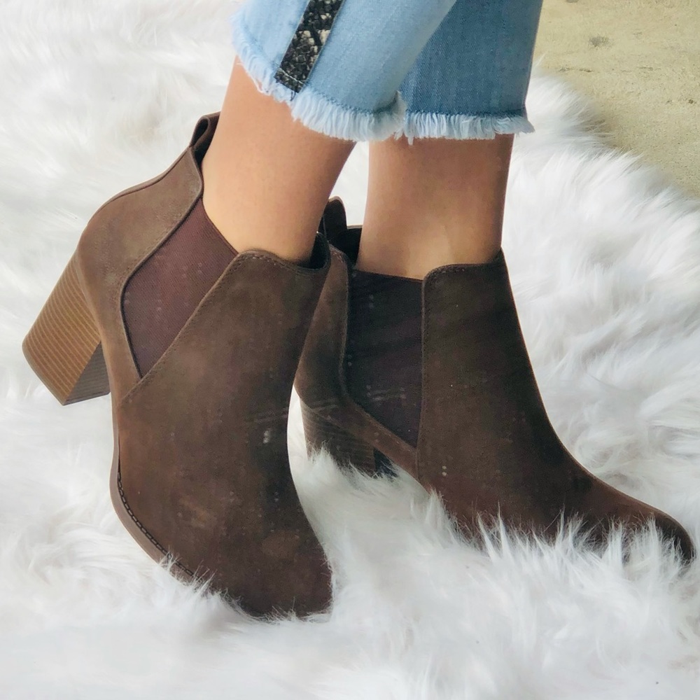 NEW Soda Physic Brown Stacked Heel Chelsea Bootie - Picture 8 of 13